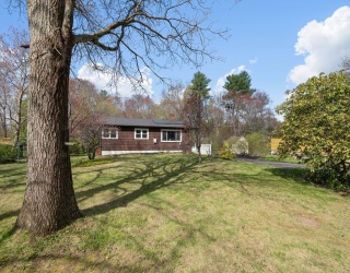 21 Warren Rd, Upton, Massachusetts, 3 Bedrooms Bedrooms, 3 Rooms Rooms,1.5 BathroomsBathrooms,Residential,For Sale,Warren Rd,73512799
