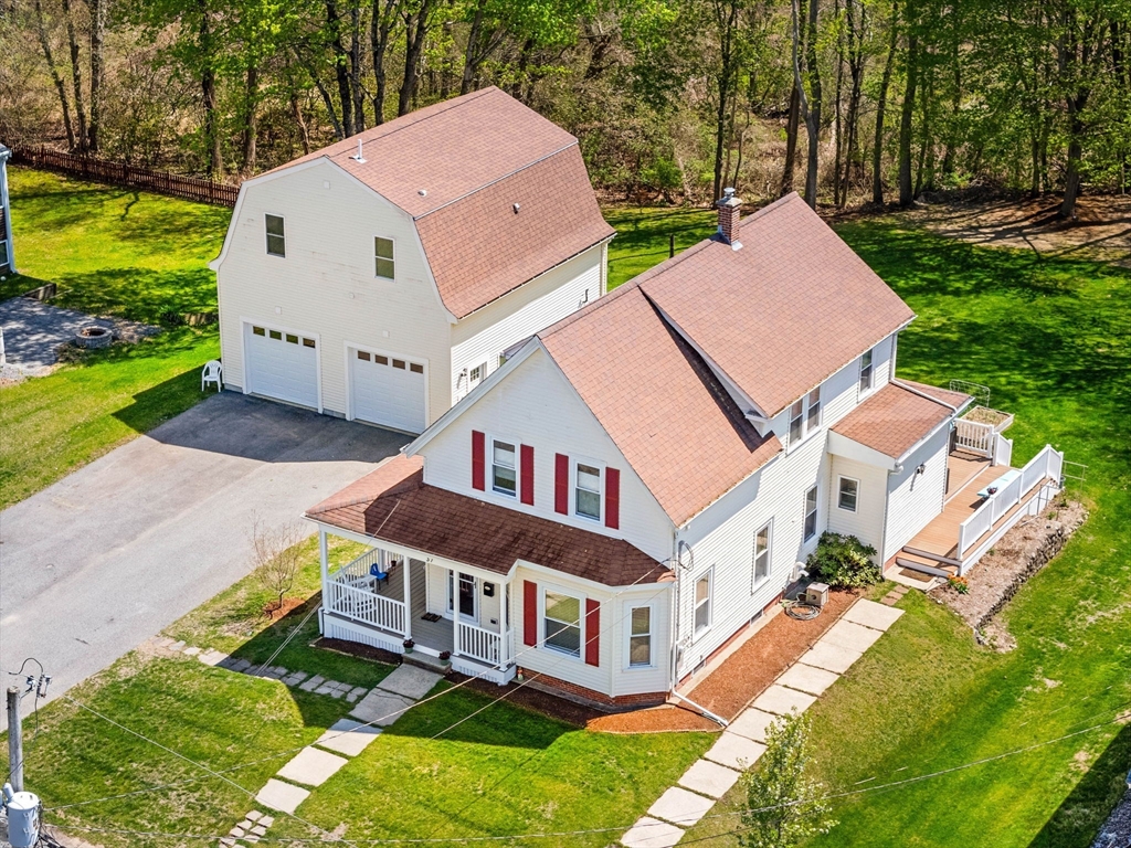 37 Lakeview St, Whitman, Massachusetts, 5 Bedrooms Bedrooms, 10 Rooms Rooms,3 BathroomsBathrooms,Residential,For Sale,Lakeview St,73512295