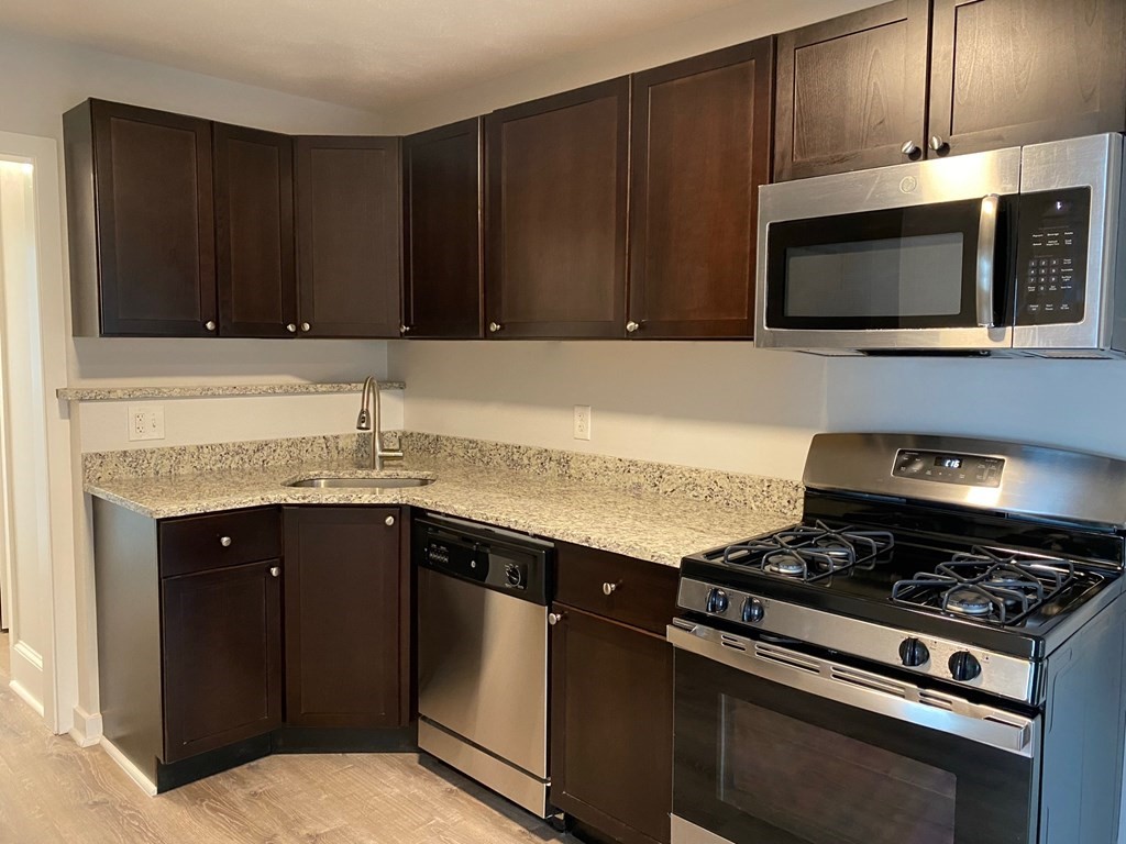 200 Congress Ave, Chelsea, Massachusetts, 3 Bedrooms Bedrooms, 7 Rooms Rooms,1 BathroomBathrooms,Residential Lease,For Rent,Congress Ave,73513561
