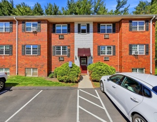8 Maple Crest Cir, Holyoke, Massachusetts, 2 Bedrooms Bedrooms, 4 Rooms Rooms,1 BathroomBathrooms,Residential,For Sale,Maple Crest Cir,73513291