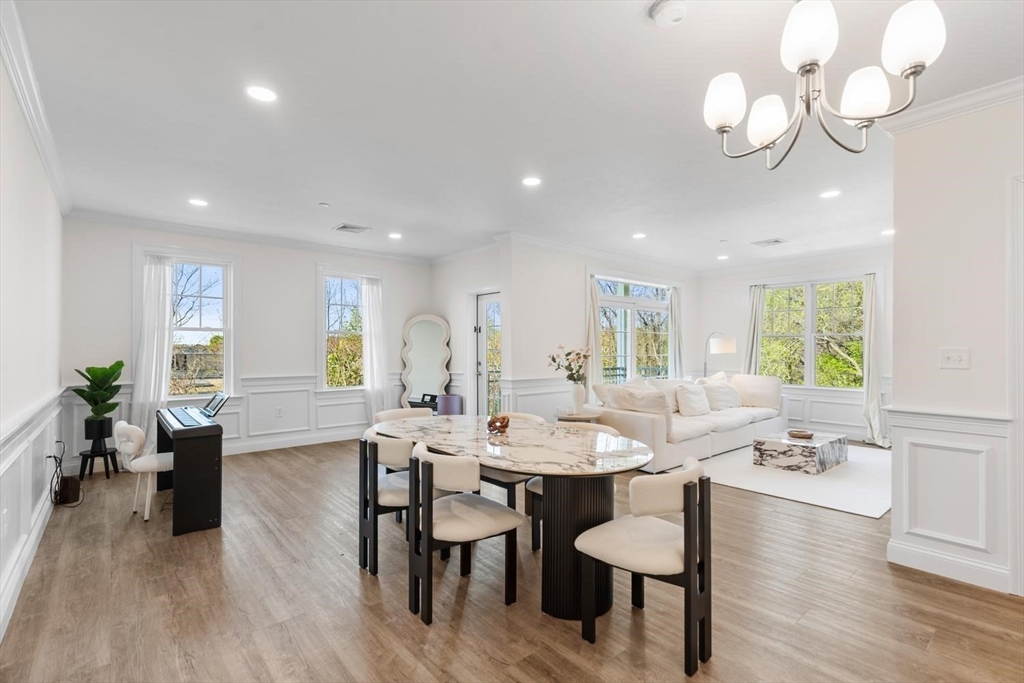 320 Middlesex Ave, Medford, Massachusetts, 2 Bedrooms Bedrooms, 5 Rooms Rooms,2 BathroomsBathrooms,Residential,For Sale,Middlesex Ave,73513570