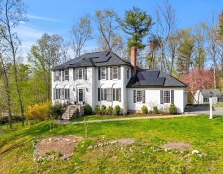 4 Greybirch Rd, Andover, Massachusetts, 5 Bedrooms Bedrooms, 11 Rooms Rooms,3.5 BathroomsBathrooms,Residential,For Sale,Greybirch Rd,73513302
