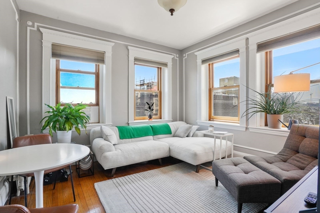 8 Garrison St, Boston, Massachusetts, 1 Bedroom Bedrooms, 3 Rooms Rooms,1 BathroomBathrooms,Residential,For Sale,Garrison St,73513603