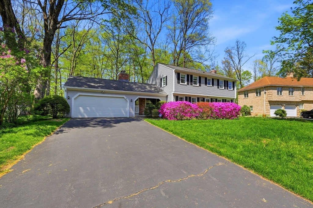 291 Forest Glen, West Springfield, Massachusetts, 4 Bedrooms Bedrooms, 8 Rooms Rooms,2.5 BathroomsBathrooms,Residential,For Sale,Forest Glen,73513618