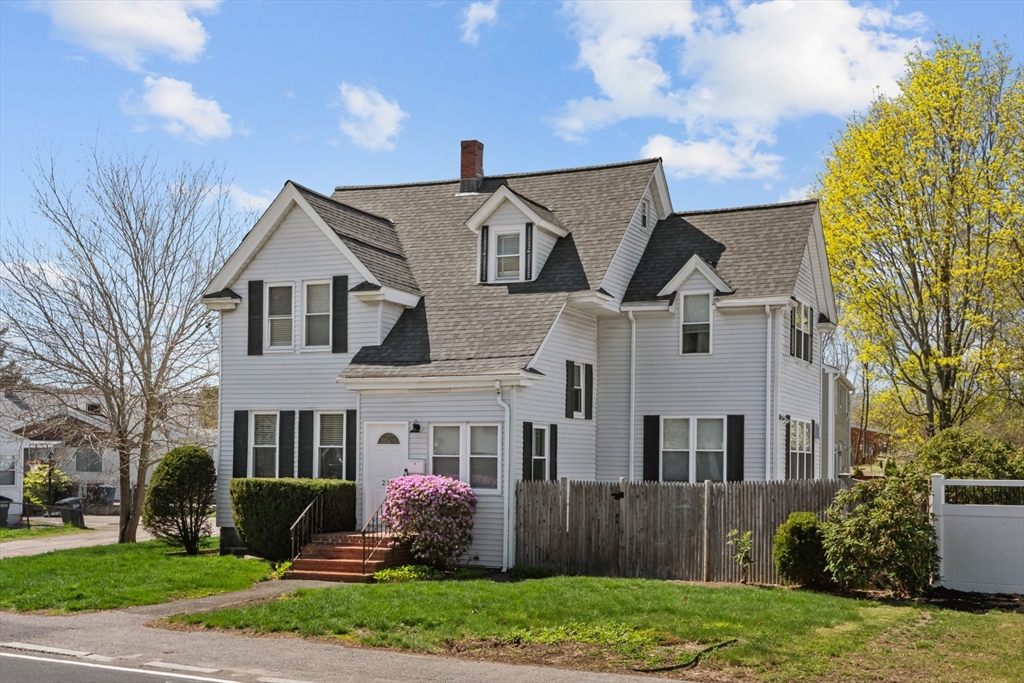 233 West St, Quincy, Massachusetts, 3 Bedrooms Bedrooms, 9 Rooms Rooms,2 BathroomsBathrooms,Residential,For Sale,West St,73513185