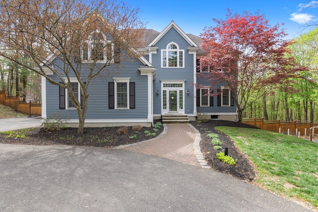 1 Colonial Drive, Merrimac, Massachusetts, 5 Bedrooms Bedrooms, 11 Rooms Rooms,3.5 BathroomsBathrooms,Residential,For Sale,Colonial Drive,73513622