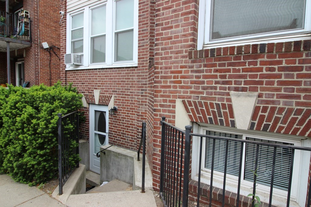 168 Allston St, Boston, Massachusetts, 2 Bedrooms Bedrooms, 4 Rooms Rooms,1 BathroomBathrooms,Residential Lease,For Rent,Allston St,73513360