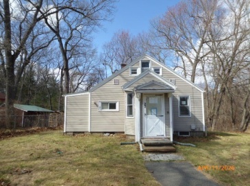 22 Bluemer Rd, Southampton, Massachusetts, 2 Bedrooms Bedrooms, 4 Rooms Rooms,1 BathroomBathrooms,Residential,For Sale,Bluemer Rd,73513207