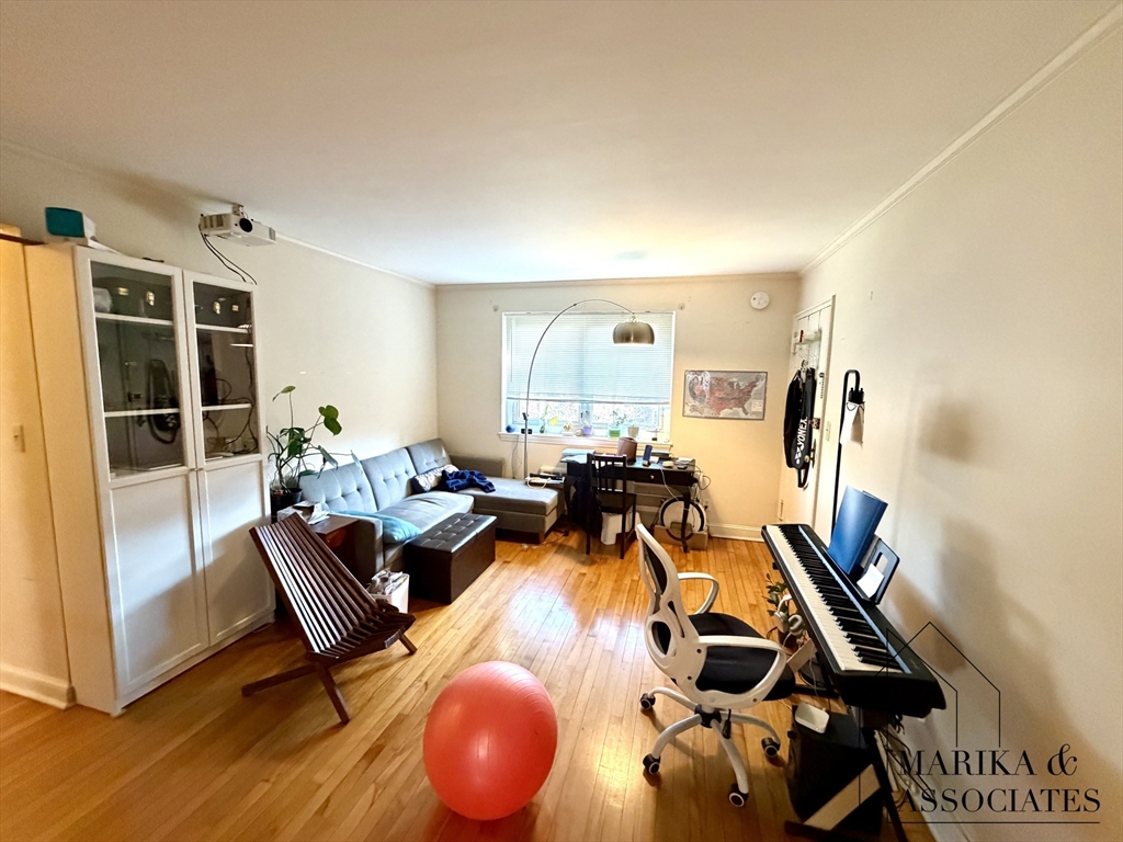 30 St Paul Street, Brookline, Massachusetts, 2 Bedrooms Bedrooms, 5 Rooms Rooms,1 BathroomBathrooms,Residential Lease,For Rent,St Paul Street,73513228