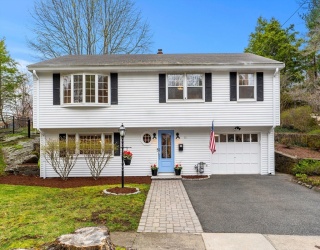 92 Moffatt Rd, Salem, Massachusetts, 3 Bedrooms Bedrooms, 7 Rooms Rooms,2 BathroomsBathrooms,Residential,For Sale,Moffatt Rd,73513348