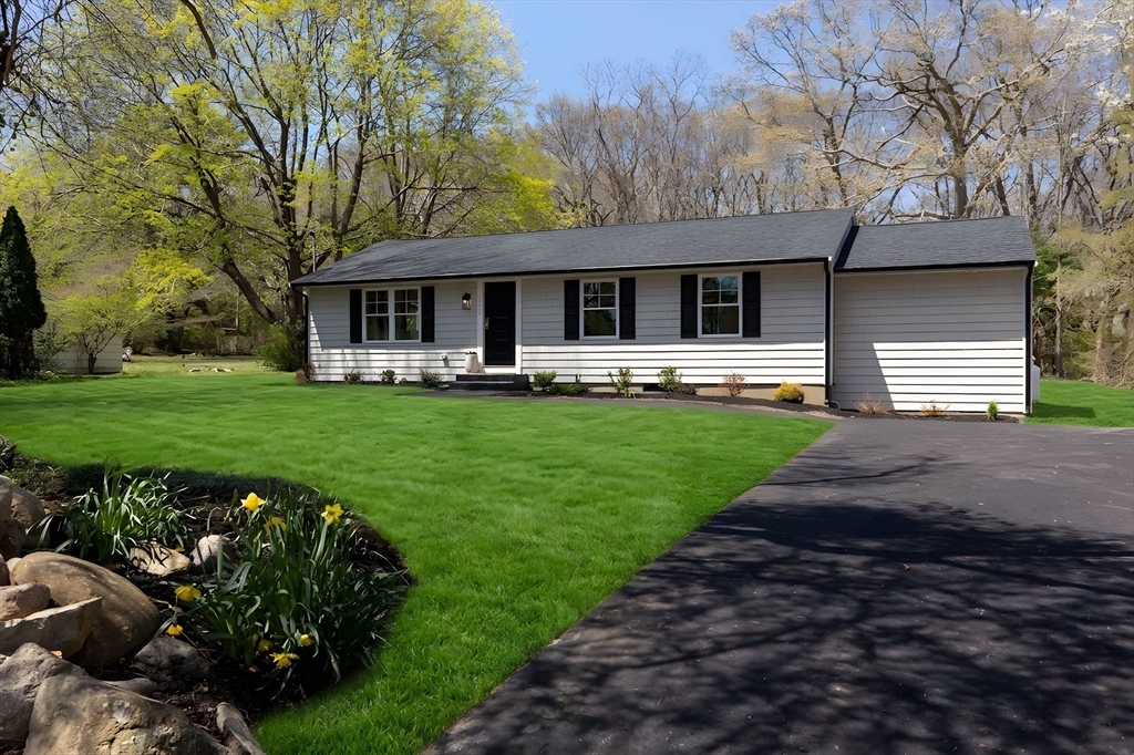 1111 Main St, Norwell, Massachusetts, 3 Bedrooms Bedrooms, 6 Rooms Rooms,2 BathroomsBathrooms,Residential,For Sale,Main St,73513387