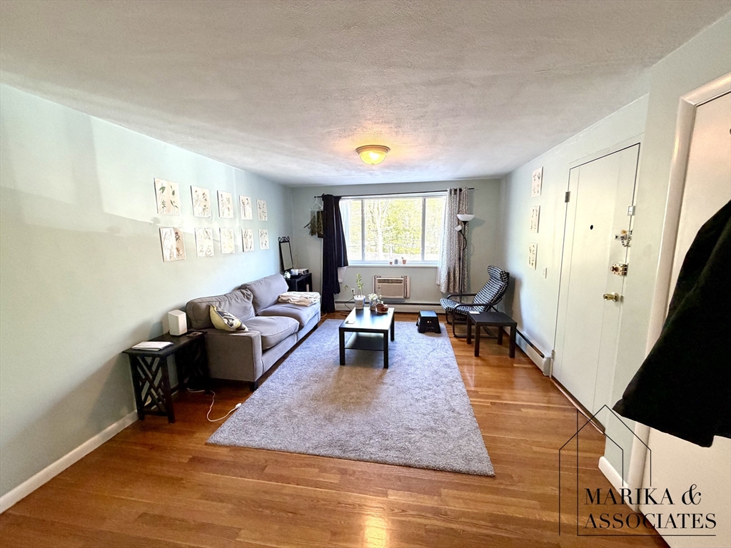 205 Kent Street, Brookline, Massachusetts, 2 Bedrooms Bedrooms, 5 Rooms Rooms,1 BathroomBathrooms,Residential Lease,For Rent,Kent Street,73513235