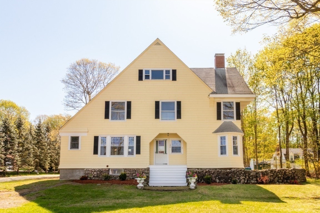 548 High Street, Westwood, Massachusetts, 4 Bedrooms Bedrooms, 8 Rooms Rooms,2.5 BathroomsBathrooms,Residential,For Sale,High Street,73513417