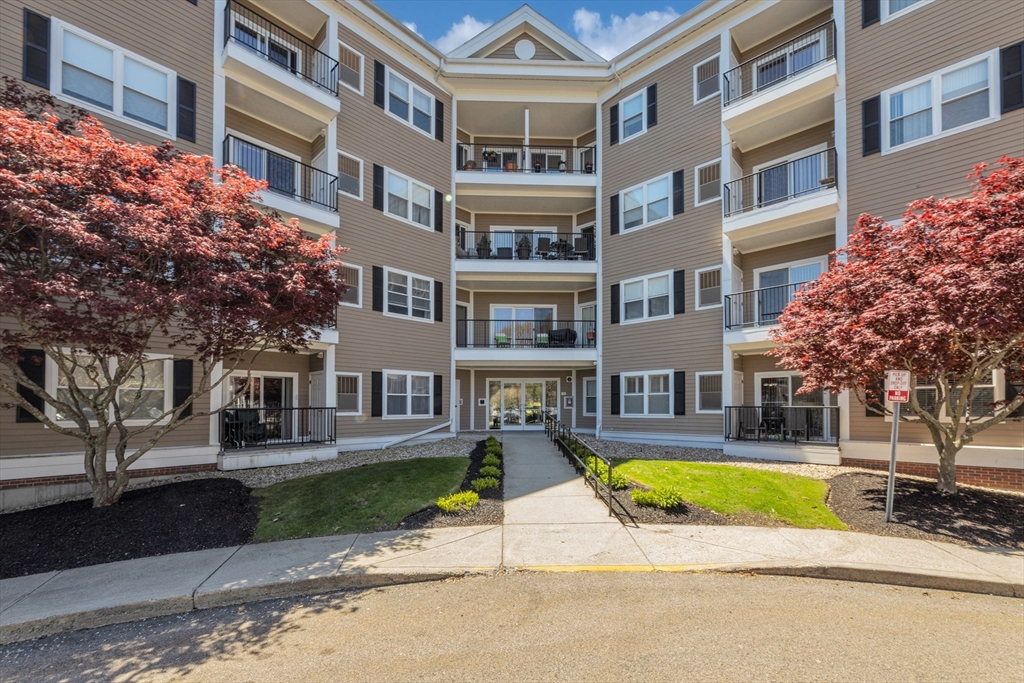989 East Street, Dedham, Massachusetts, 2 Bedrooms Bedrooms, 5 Rooms Rooms,2 BathroomsBathrooms,Residential,For Sale,East Street,73513237