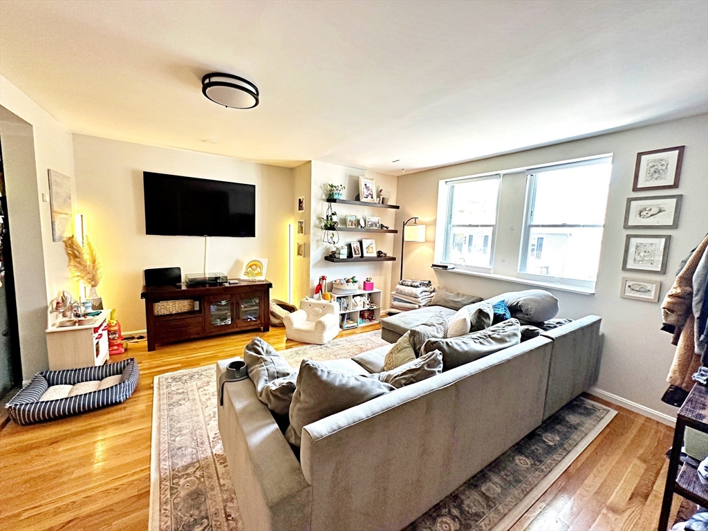 72 Cottage St, Boston, Massachusetts, 3 Bedrooms Bedrooms, 7 Rooms Rooms,3 BathroomsBathrooms,Residential Lease,For Rent,Cottage St,73513390
