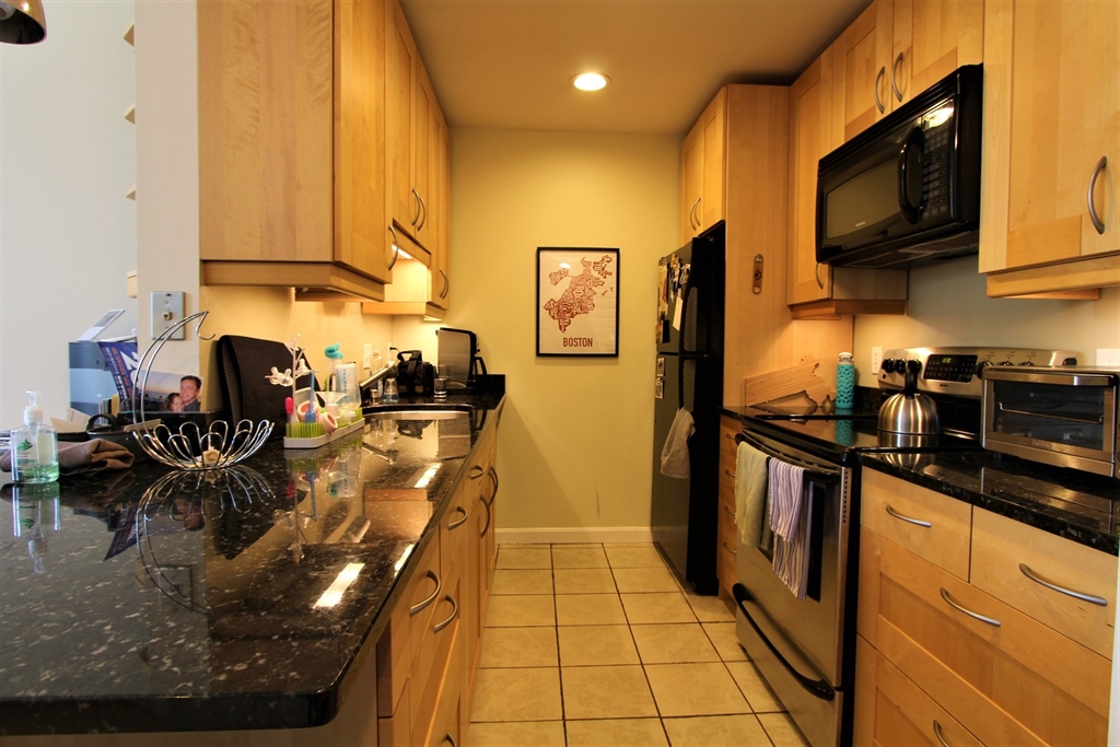 350 West 4th St, Boston, Massachusetts, 2 Bedrooms Bedrooms, 4 Rooms Rooms,1 BathroomBathrooms,Residential Lease,For Rent,West 4th St,73513393