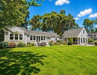 400 Davisville Road, Falmouth, Massachusetts, 4 Bedrooms Bedrooms, 9 Rooms Rooms,3 BathroomsBathrooms,Residential,For Sale,Davisville Road,73513392