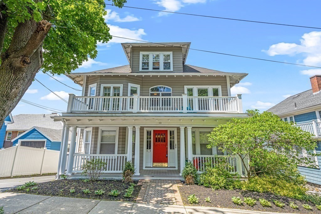 10 Chestnut Street, Melrose, Massachusetts, 3 Bedrooms Bedrooms, 6 Rooms Rooms,2 BathroomsBathrooms,Residential Lease,For Rent,Chestnut Street,73513399