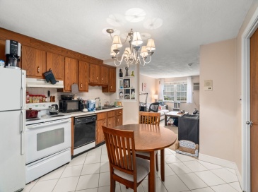 99 Pleasant St, Watertown, Massachusetts, 1 Bedroom Bedrooms, 3 Rooms Rooms,1 BathroomBathrooms,Residential,For Sale,Pleasant St,73513432