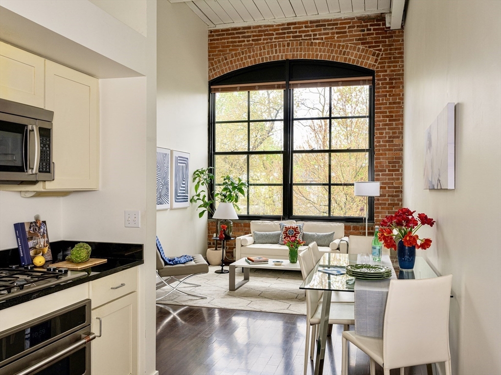 1 Aberdeen Way, Cambridge, Massachusetts, 1 Bedroom Bedrooms, 2 Rooms Rooms,1 BathroomBathrooms,Residential,For Sale,Aberdeen Way,73513415