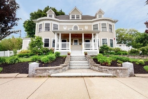 2 Benton Rd, Somerville, Massachusetts, 3 Bedrooms Bedrooms, 7 Rooms Rooms,2.5 BathroomsBathrooms,Residential Lease,For Rent,Benton Rd,73513397