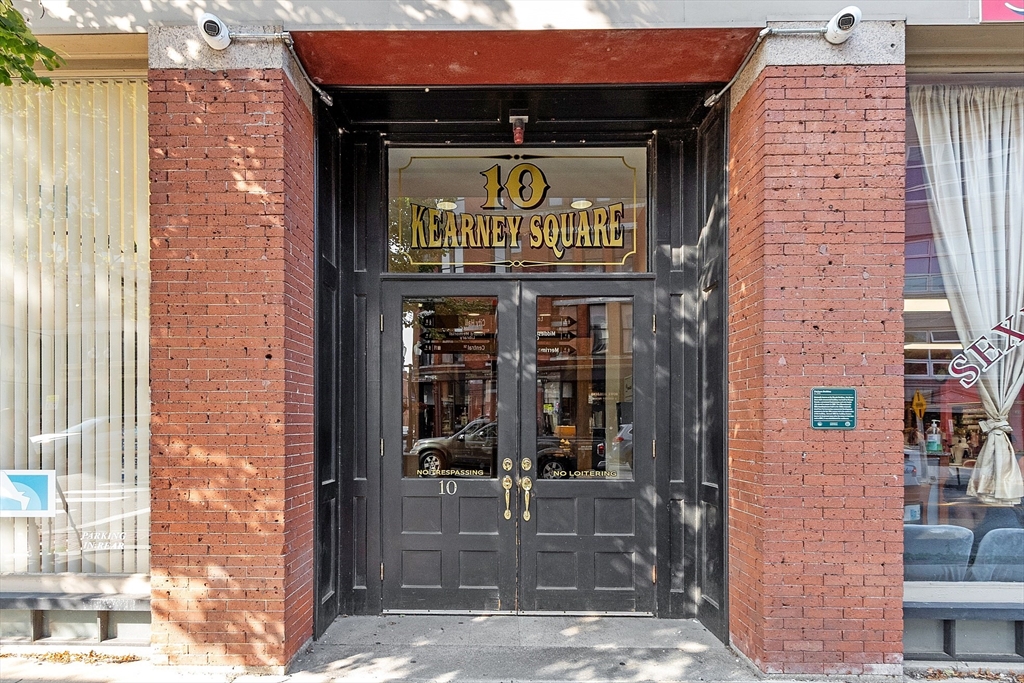 10 Kearney Sq, Lowell, Massachusetts, 1 Bedroom Bedrooms, 3 Rooms Rooms,1 BathroomBathrooms,Residential,For Sale,Kearney Sq,73513261