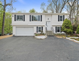 68 Dothan St, Arlington, Massachusetts, 3 Bedrooms Bedrooms, 6 Rooms Rooms,2 BathroomsBathrooms,Residential,For Sale,Dothan St,73513268