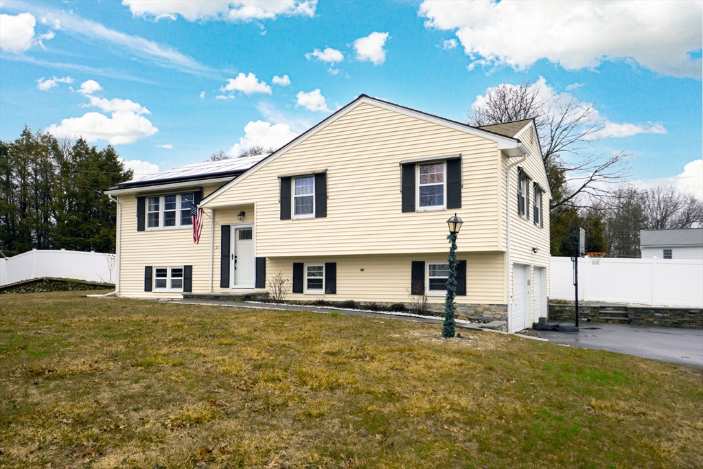 21 Taft St, Milford, Massachusetts, 3 Bedrooms Bedrooms, 7 Rooms Rooms,2 BathroomsBathrooms,Residential,For Sale,Taft St,73513445