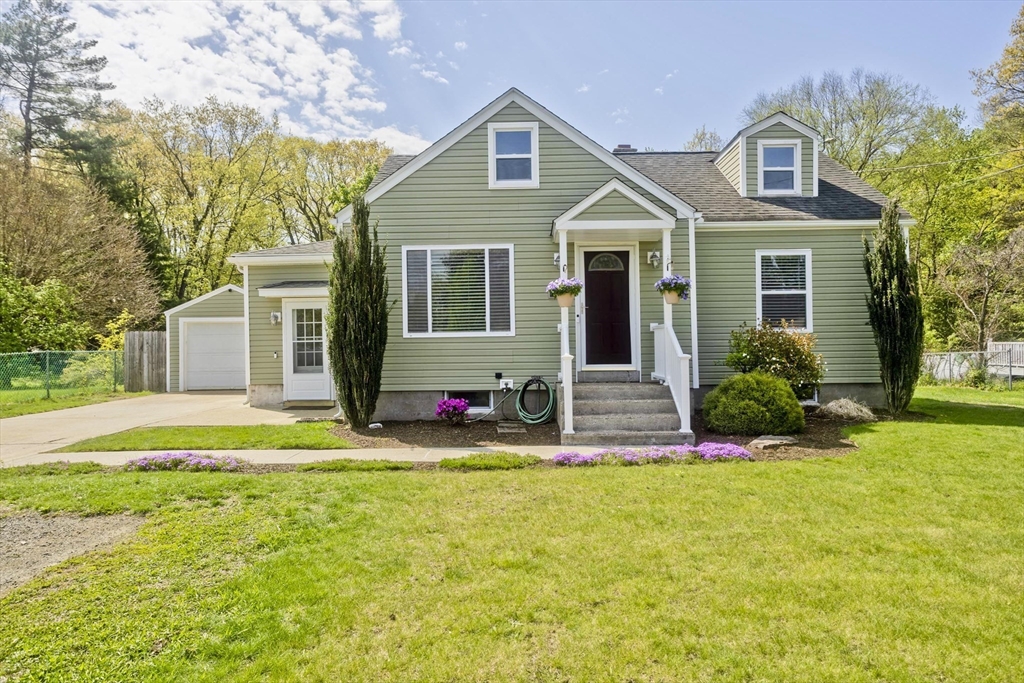 40 Susan Ave, South Hadley, Massachusetts, 2 Bedrooms Bedrooms, 6 Rooms Rooms,1 BathroomBathrooms,Residential,For Sale,Susan Ave,73513659