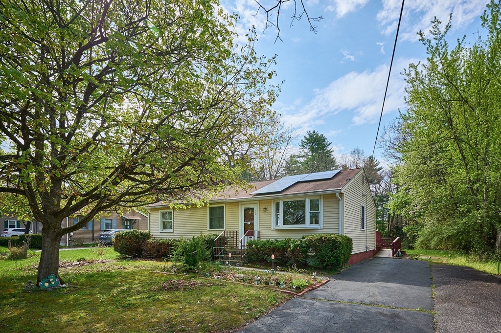 12 Pomeroy St, Easthampton, Massachusetts, 3 Bedrooms Bedrooms, 6 Rooms Rooms,1.5 BathroomsBathrooms,Residential,For Sale,Pomeroy St,73513462