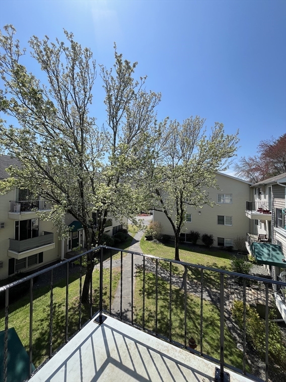 1261 Church, New Bedford, Massachusetts, 2 Bedrooms Bedrooms, 4 Rooms Rooms,1 BathroomBathrooms,Residential,For Sale,Church,73512955
