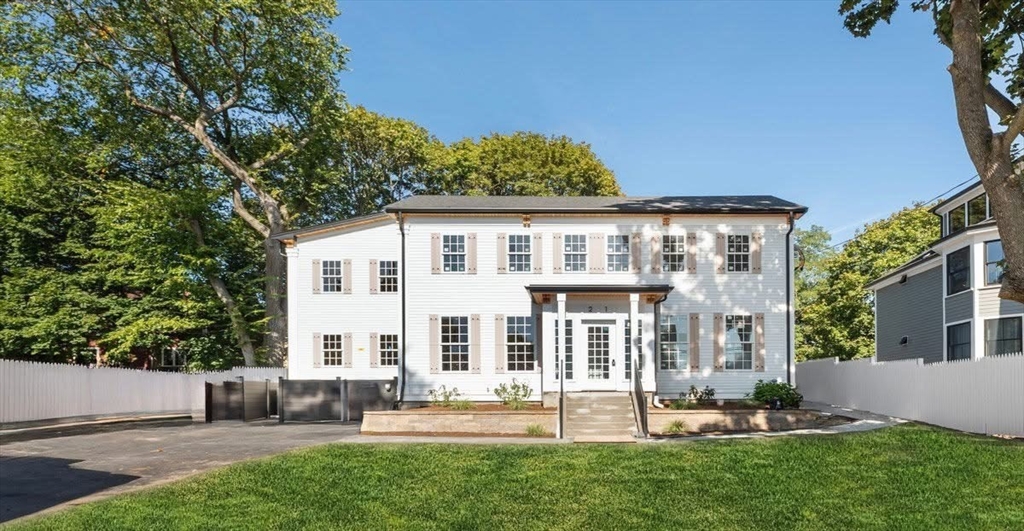 21 Fayette, Watertown, Massachusetts, 5 Bedrooms Bedrooms, 14 Rooms Rooms,5 BathroomsBathrooms,Residential,For Sale,Fayette,73459441