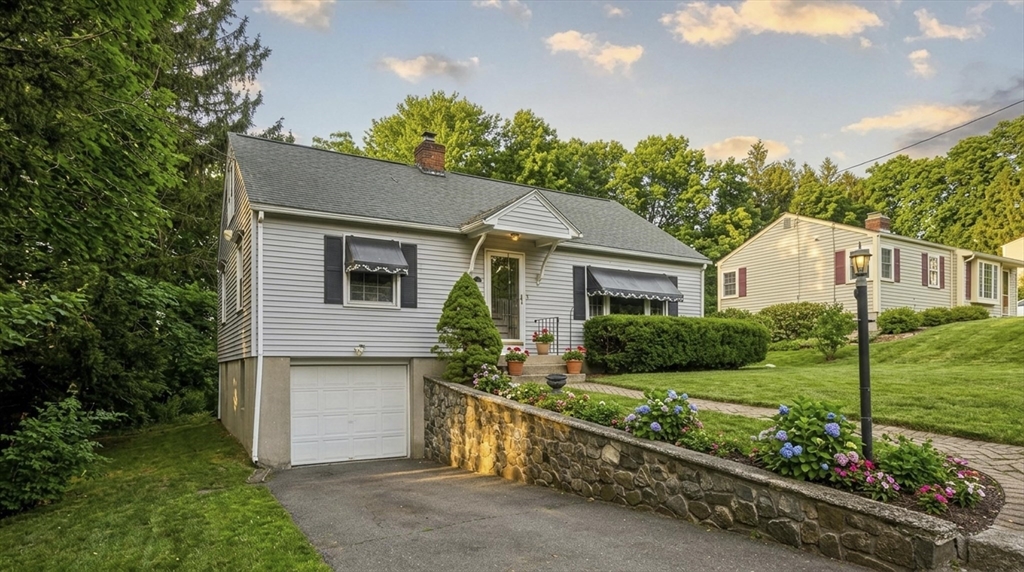 18 Burt Ave, East Longmeadow, Massachusetts, 2 Bedrooms Bedrooms, 5 Rooms Rooms,1 BathroomBathrooms,Residential,For Sale,Burt Ave,73497045