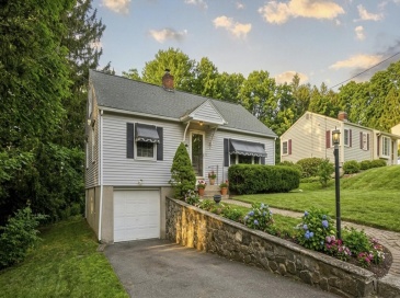 18 Burt Ave, East Longmeadow, Massachusetts, 2 Bedrooms Bedrooms, 5 Rooms Rooms,1 BathroomBathrooms,Residential,For Sale,Burt Ave,73497045 18 Burt Ave, East Longmeadow, Massachusetts, 2 Bedrooms Bedrooms, 5 Rooms Rooms,1 BathroomBathrooms,Residential,For Sale,Burt Ave,73497045