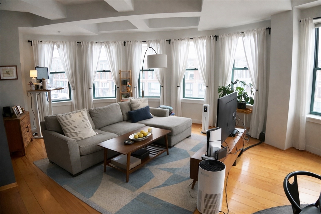 40 Fay Street, Boston, Massachusetts, 2 Bedrooms Bedrooms, 4 Rooms Rooms,1 BathroomBathrooms,Residential Lease,For Rent,Fay Street,73501794