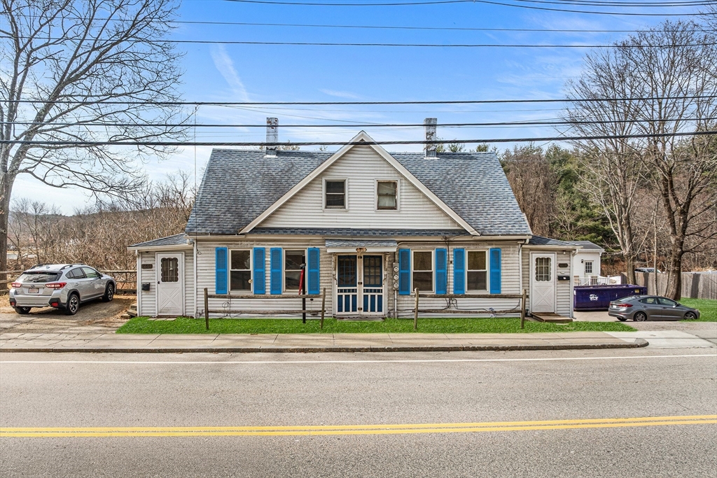 75 Main St, Millbury, Massachusetts, 4 Bedrooms Bedrooms, 12 Rooms Rooms,3 BathroomsBathrooms,Residential Income,For Sale,Main St,73489338
