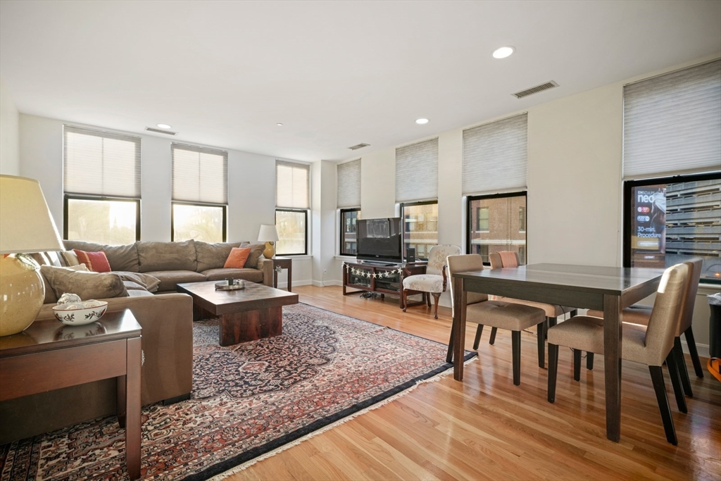 75 Clarendon St, Boston, Massachusetts, 2 Bedrooms Bedrooms, 4 Rooms Rooms,2 BathroomsBathrooms,Residential Lease,For Rent,Clarendon St,73513760