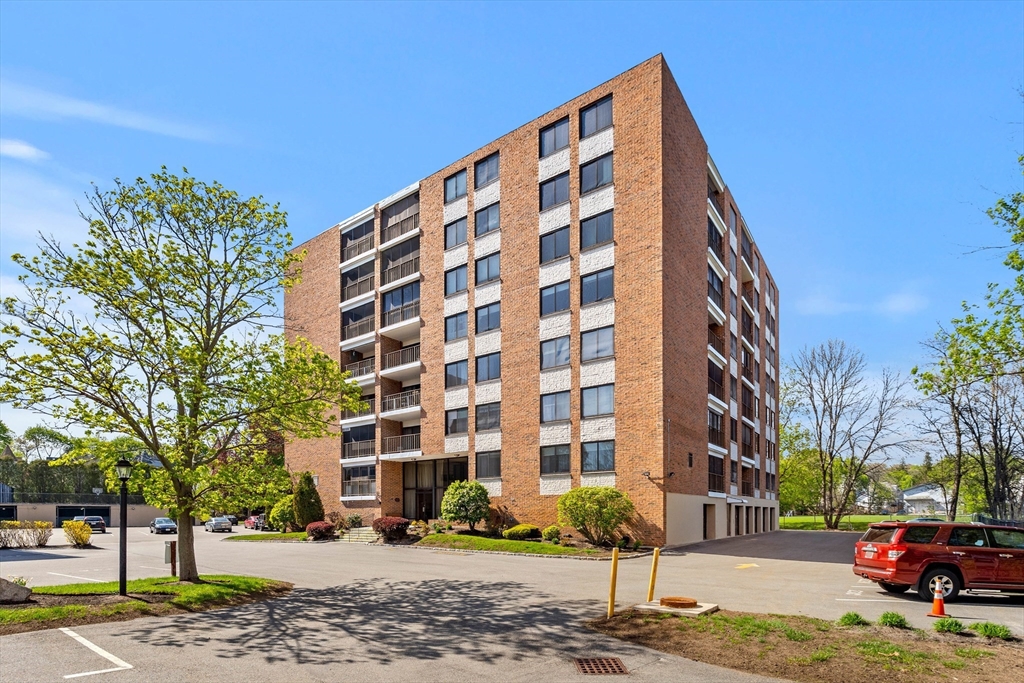 51 Melrose St, Melrose, Massachusetts, 2 Bedrooms Bedrooms, 5 Rooms Rooms,2 BathroomsBathrooms,Residential,For Sale,Melrose St,73513735