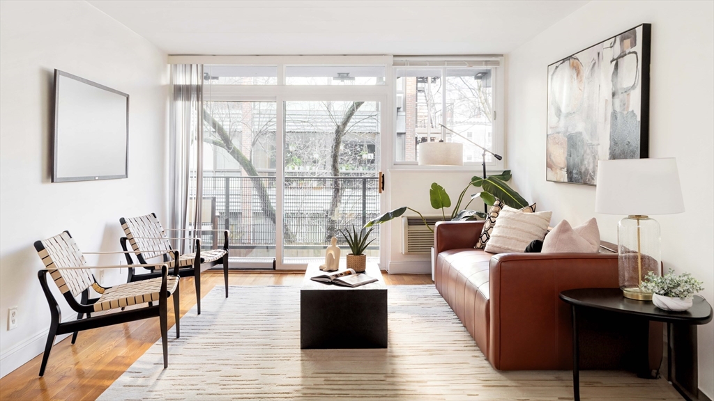 345 Harvard St, Cambridge, Massachusetts, 2 Bedrooms Bedrooms, 5 Rooms Rooms,1.5 BathroomsBathrooms,Residential,For Sale,Harvard St,73513780