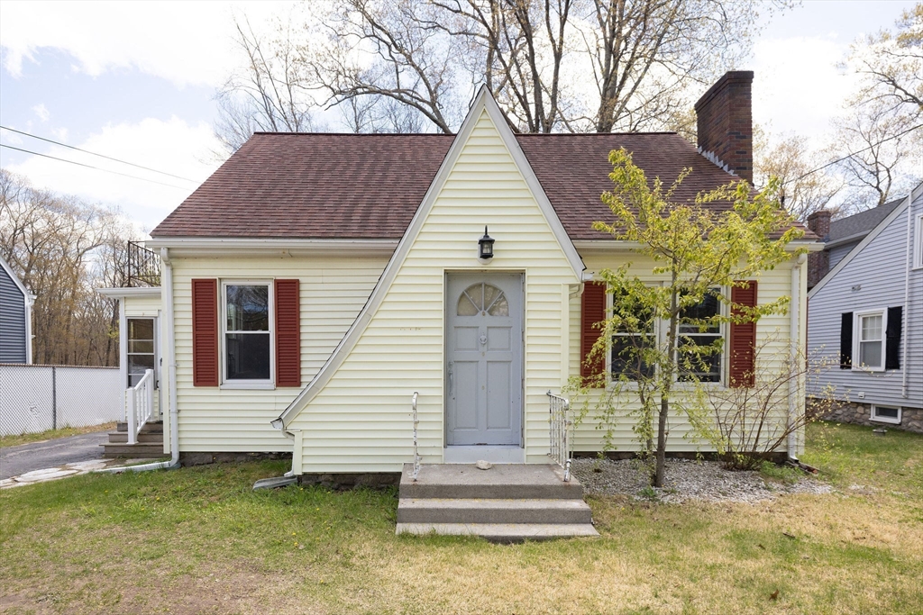 217 W Main St, Dudley, Massachusetts, 3 Bedrooms Bedrooms, 6 Rooms Rooms,1 BathroomBathrooms,Residential,For Sale,W Main St,73513788