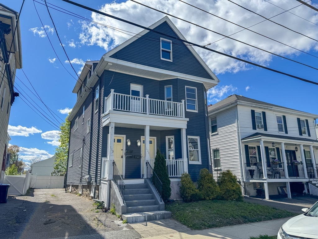 123-125 Laurel St, Malden, Massachusetts, 5 Bedrooms Bedrooms, 12 Rooms Rooms,4.5 BathroomsBathrooms,Residential Income,For Sale,Laurel St,73513772