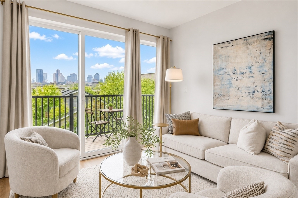 205 Maverick St, Boston, Massachusetts, 1 Bedroom Bedrooms, 2 Rooms Rooms,1 BathroomBathrooms,Residential,For Sale,Maverick St,73513808