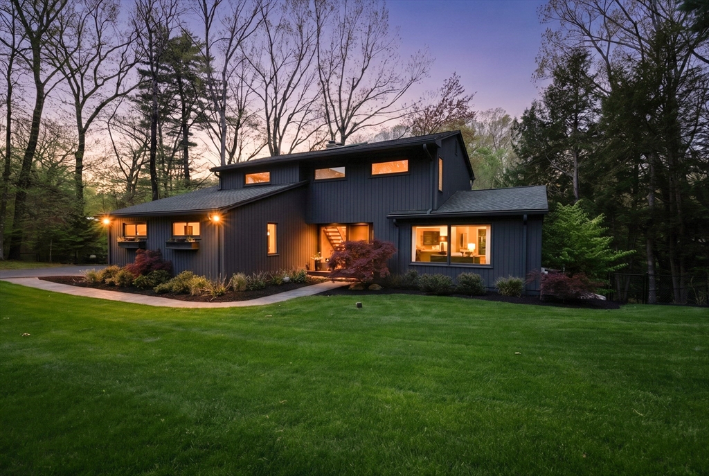 146 Brooks Road, Longmeadow, Massachusetts, 4 Bedrooms Bedrooms, 9 Rooms Rooms,4.5 BathroomsBathrooms,Residential,For Sale,Brooks Road,73513811