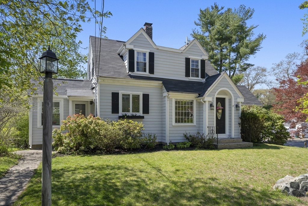 17 Dalton, Holbrook, Massachusetts, 3 Bedrooms Bedrooms, 8 Rooms Rooms,1.5 BathroomsBathrooms,Residential,For Sale,Dalton,73513810