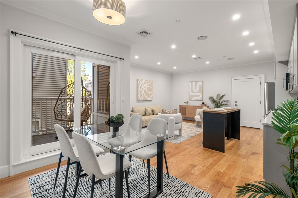 17 Vinton Street, Boston, Massachusetts, 2 Bedrooms Bedrooms, 5 Rooms Rooms,2 BathroomsBathrooms,Residential,For Sale,Vinton Street,73513832