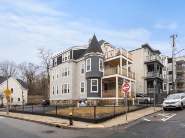 35 Cunningham, Boston, Massachusetts, 7 Bedrooms Bedrooms, 12 Rooms Rooms,5 BathroomsBathrooms,Residential Income,For Sale,Cunningham,73461443