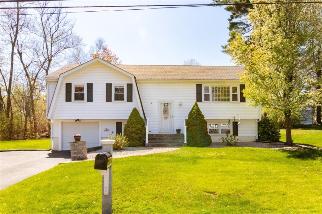 4 Clearview Dr, Milford, Massachusetts, 3 Bedrooms Bedrooms, 6 Rooms Rooms,1.5 BathroomsBathrooms,Residential,For Sale,Clearview Dr,73513868