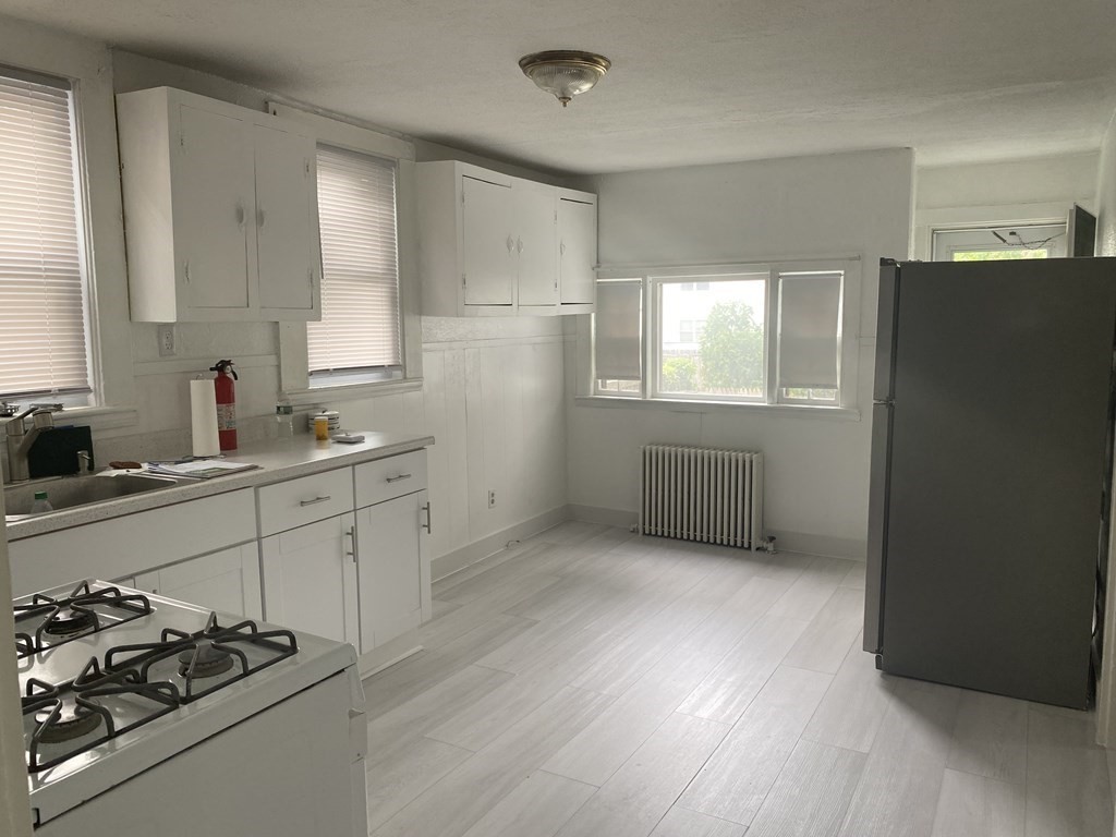 19 Meacham St, Somerville, Massachusetts, 2 Bedrooms Bedrooms, 4 Rooms Rooms,1 BathroomBathrooms,Residential Lease,For Rent,Meacham St,73513871