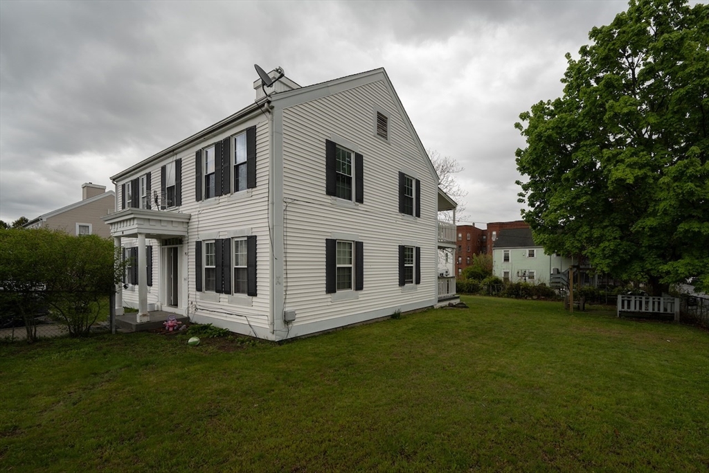 60 N East St, Holyoke, Massachusetts, 4 Bedrooms Bedrooms, 10 Rooms Rooms,2 BathroomsBathrooms,Residential Income,For Sale,N East St,73513870