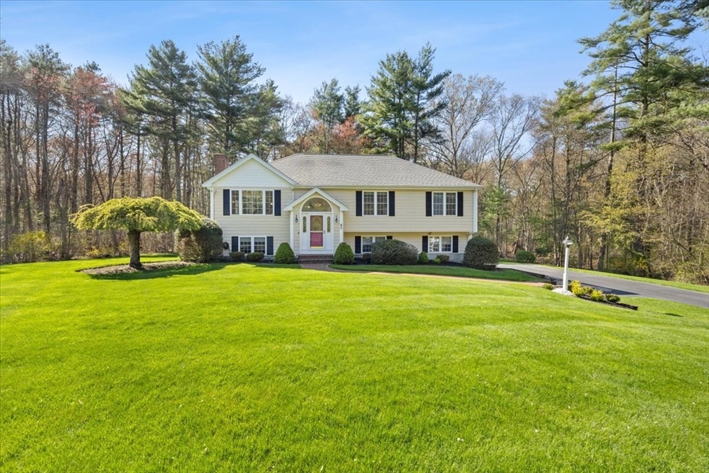 95 Eliab Latham Way, East Bridgewater, Massachusetts, 3 Bedrooms Bedrooms, 7 Rooms Rooms,2 BathroomsBathrooms,Residential,For Sale,Eliab Latham Way,73513874